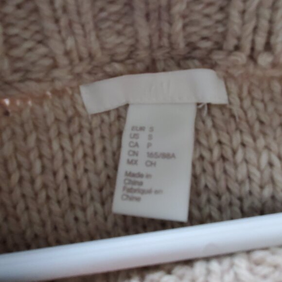 H & M  Bulky Cable Knit Sweater - Picture 3 of 6